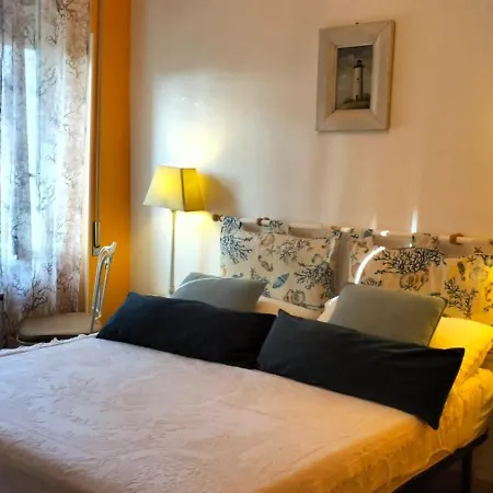 Holiday home Delizioso Indipendente Fronte Mare Con Giardino
