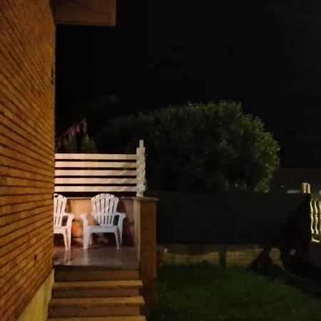 Delizioso Indipendente Fronte Mare Con Giardino *