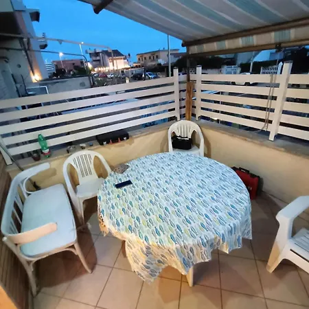 Delizioso Indipendente Fronte Mare Con Giardino Torvaianica
